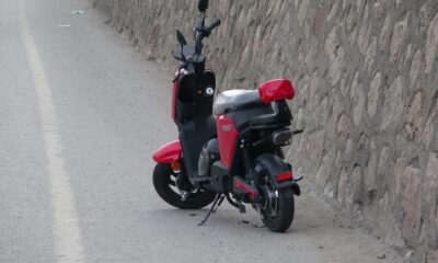 Yeni aldığı elektrikli bisikleti otomobille çarpışan şahıs yaralandı