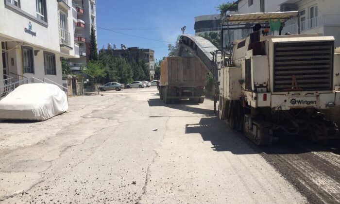 Yeni Mahalle’de tahrip olan yollar yenileniyor