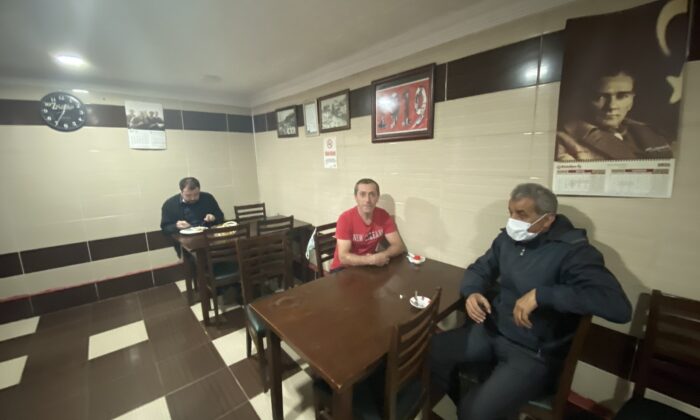 Yeni normalleşmeyle kafeler hizmet vermeye başladı