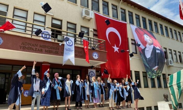 Yenipazar MYO’ da mezuniyet töreni gerçekleşti