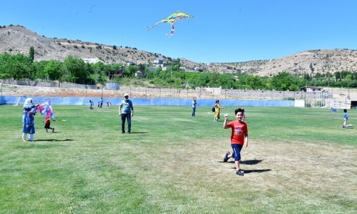 Yeşilyurt’ta babalar gününe özel uçurtma şenliği
