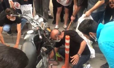 Yılan motosikletle şehre geldi