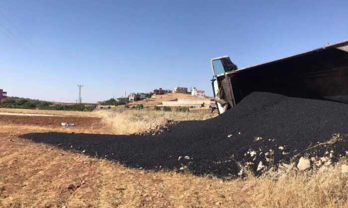 Yola çıkan araca çarpmamak için direksiyonu kırdı, kendi aracı devrildi