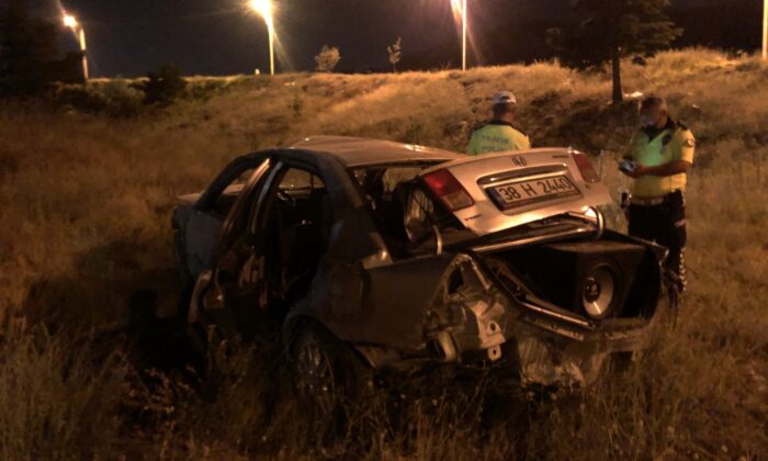 Yoldan çıkan otomobil taklalar attı: 3 yaralı