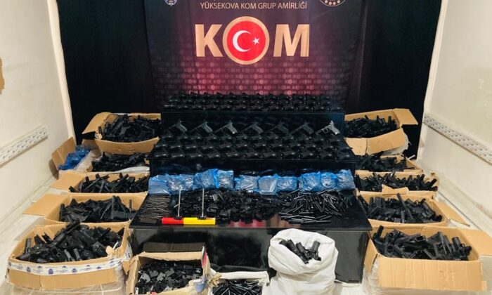 Yüksekova’da çok sayıda silah ve mühimmat ele geçirildi