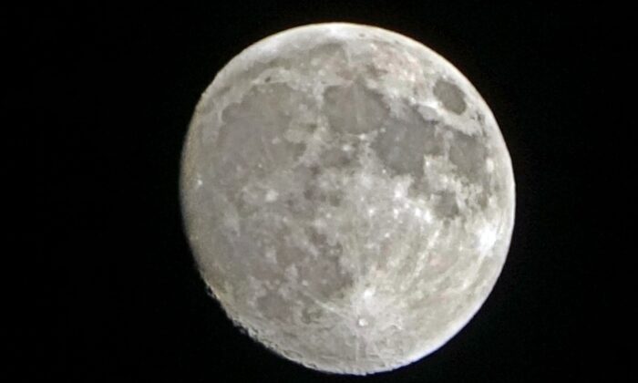 Yüksekova’da dolunay güzelliği