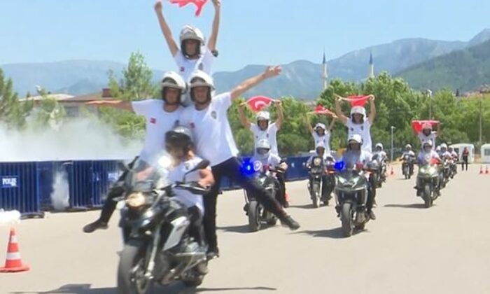 Yunus ve narkotik timlerinden adrenalin dolu gösteri