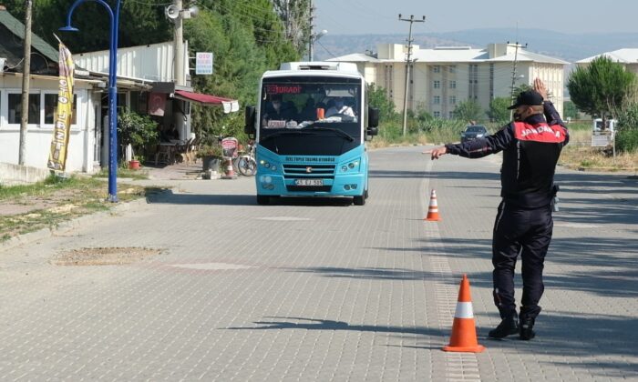 Yunusemre Jandarma’dan dolmuşlarda sivil denetim