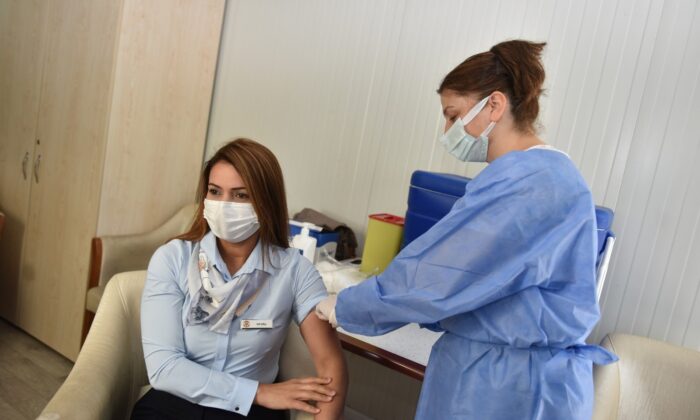 Yüreğir Belediyesi personeline korona virüs aşısı