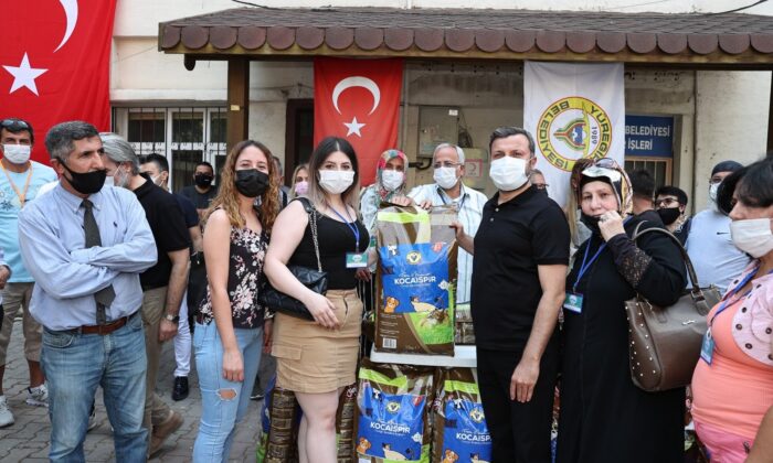 Yüreğir Belediyesinden can dostlara mama desteği