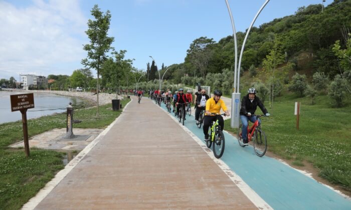 Yüzlerce kişi manzaraya karşı pedal çevirdi