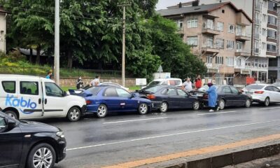 Zincirleme kazada 5 araç birbirine girdi