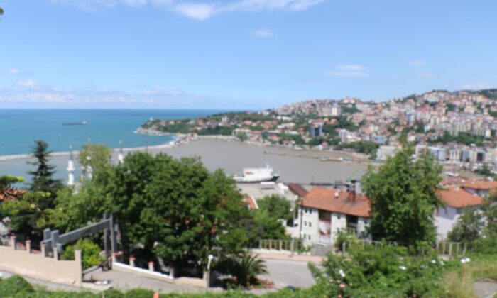 Zonguldak Limanı sarıya boyandı