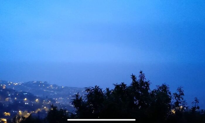 Zonguldak’ta şimşekler geceyi aydınlattı