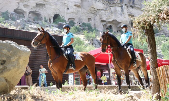 14 kilometrelik Ihlara Vadisi’nde atlı jandarma timleri devriyede