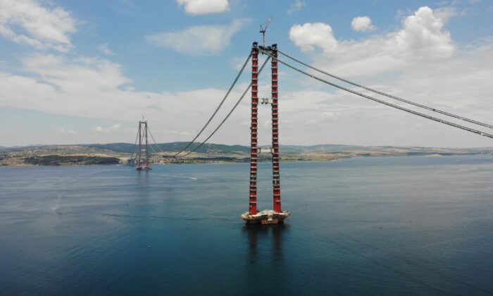 1915 Çanakkale Köprüsü’nün 3’üncü mega blok tabliye montajı başladı