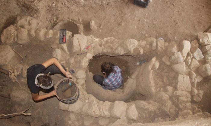 2 bin 400 yıllık mezar gün yüzüne çıktı