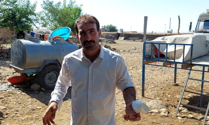 Acemi kasap elini kesti