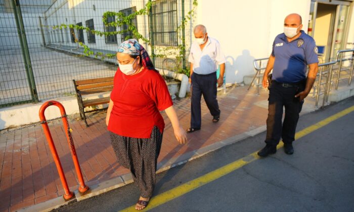 Adana merkezli internetten dolandırıcılık operasyonu: 27 gözaltı