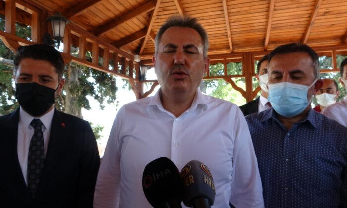 Adana Valisi Elban: “20’ye yakın ev yangında hasar gördü”