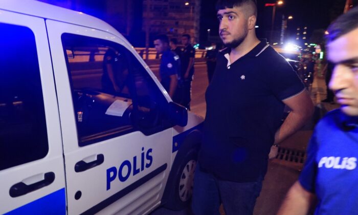 Adana’da bar çıkışı silahlı kavga: 3 yaralı