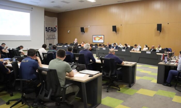 AFAD acil yönetim merkezinde endişeli bekleyiş