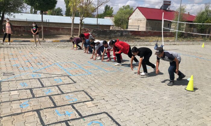 Ağrı’da “Telafide Ben de Varım” programı ile öğrenciler yaz dönemini dolu dolu geçiriyor