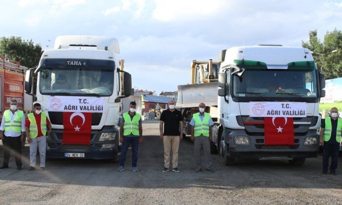 Ağrı’dan Antalya’daki yangınlara iş makinesi desteği