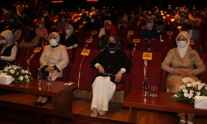 AK Parti Kadın Kollarından Konya’da “Kadınlarla Büyük Türkiye Yolunda” toplantısı