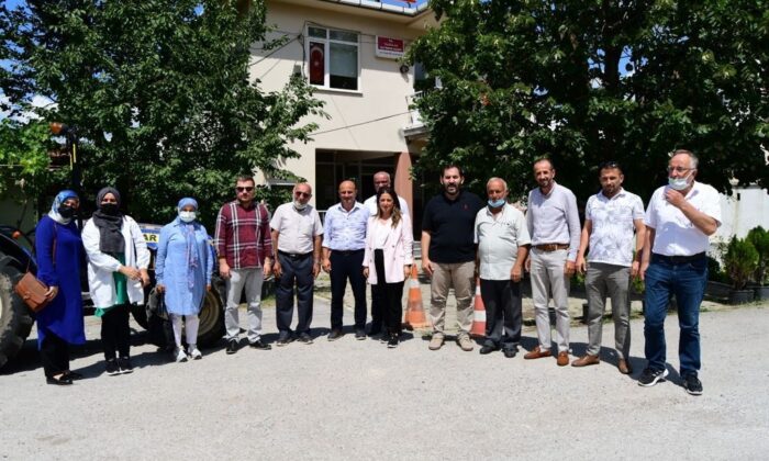 AK Partililer, köylerde vatandaşlarla bayramlaştı