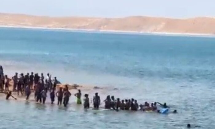 Akıntıya kapılan 2 kişiyi bulmak için zamanla yarıştılar