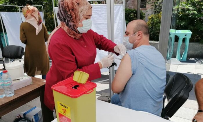 Aksaray’da Covid-19 aşısı vatandaşın ayağına getirildi