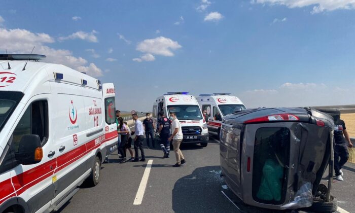 Aksaray’da hafif ticari araç ile otomobil çarpıştı: 7 yaralı