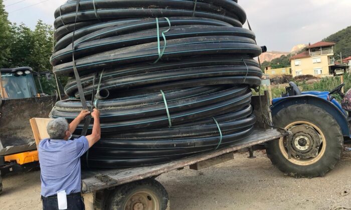 Akseki’de üreticiye sulama borusu yardımı