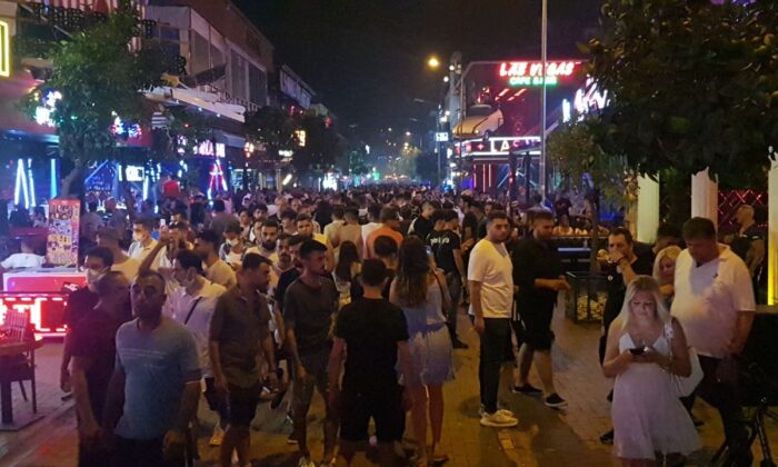 Alanya’da barlar sokağında maske zorunluluğu