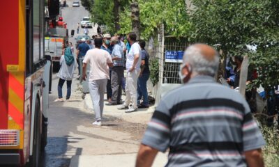 Alev alev yanan çatı mahalleliyi sokağa döktü