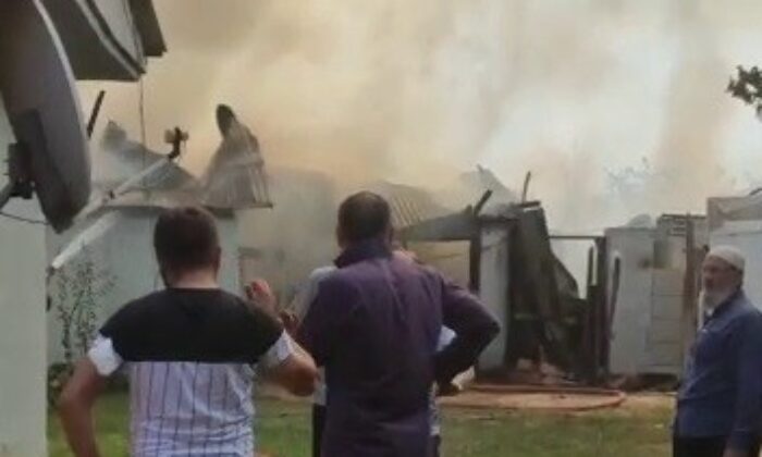 Alevlere teslim olan ev kullanılmaz hale geldi