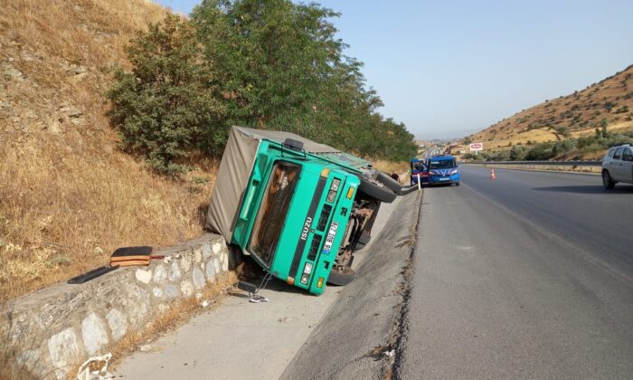 Alkollü sürücü, yola sığmayınca kaza yaptı