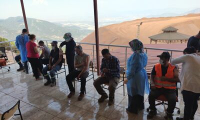 Amanos dağı eteklerinde zorlu aşı çalışmaları devam ediyor