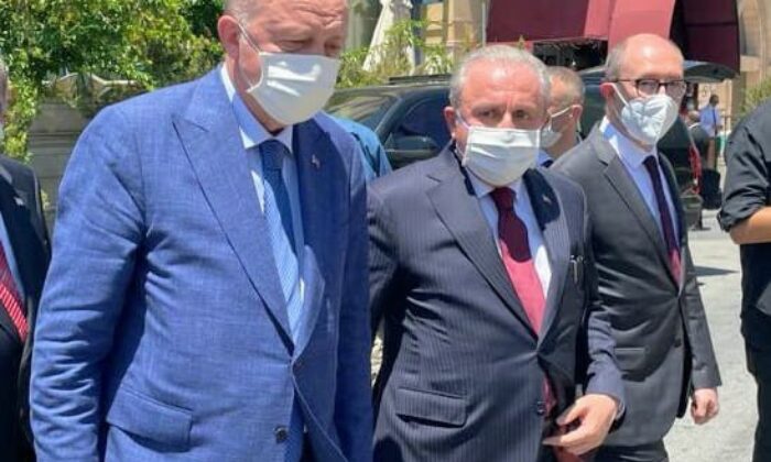 Anadolu Üniversitesi Rektörü Erdal: “KKTC’li kardeşlerimin birliğinin, beraberliğinin daim olmasını diliyorum”