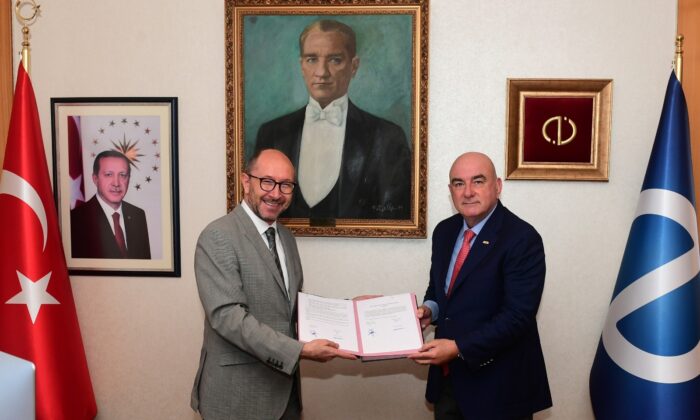 Anadolu Üniversitesi’nden Azerbaycan Programları için iş birliği protokolü