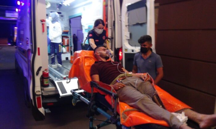 Anız yangınında 1 kişi dumandan zehirlendi