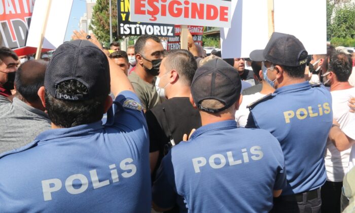 Antalya’da 40 yıldır çözülemeyen imar planı 200 kişi ile protesto edildi