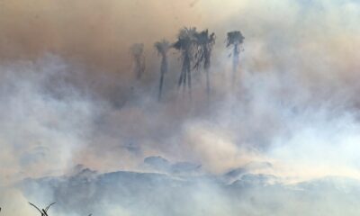 Antalya’daki moloz yangınında gökyüzü bulutla kaplandı, güneş kızıla döndü