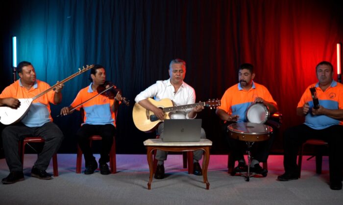 Antalya’nın ’Süpürge Faraş Orkestrası’ndan bayram konseri