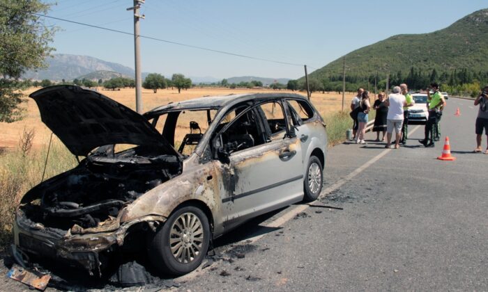 Araç tamamen yandı