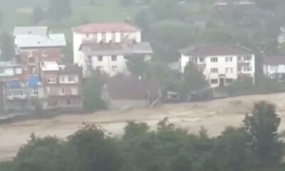 Artvin’in Arhavi ilçesinde dere kenarındaki ev sel sularına kapıldı