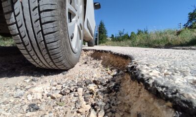 Asfaltın çöktüğü sokaklar savaş alanına döndü