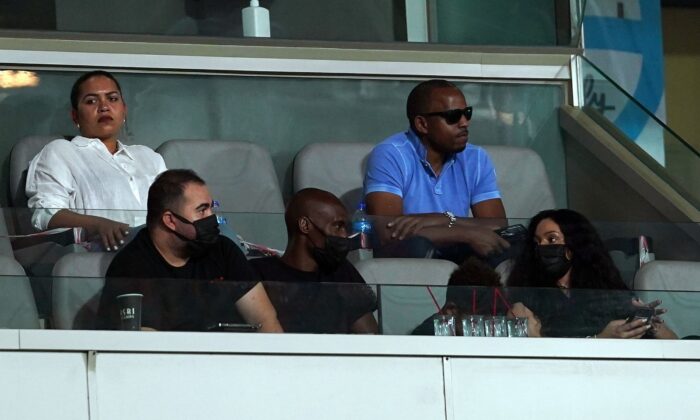 Atiba Hutchinson tribünde