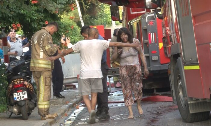 Avcılar’da lüks villada korkutan yangın: 2 yaralı